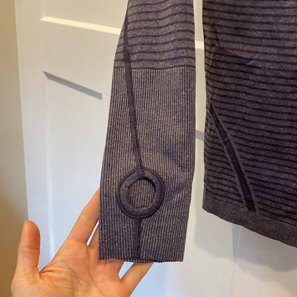 Lululemon long sleeve running top ! Perfect for cold mornings coming! - Picture 3 of 4